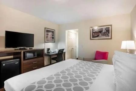 Downtown Hollywood Gardens Inn & Suites - 68