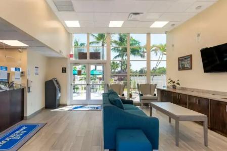 Downtown Hollywood Gardens Inn & Suites - 37