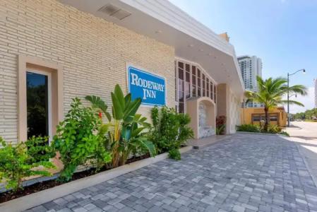 Downtown Hollywood Gardens Inn & Suites - 23