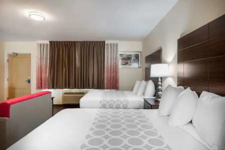 Downtown Hollywood Gardens Inn & Suites - 52