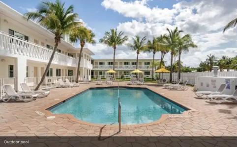 Downtown Hollywood Gardens Inn & Suites - 58