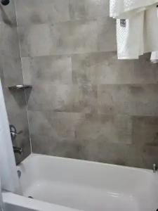 Downtown Hollywood Gardens Inn & Suites - 43