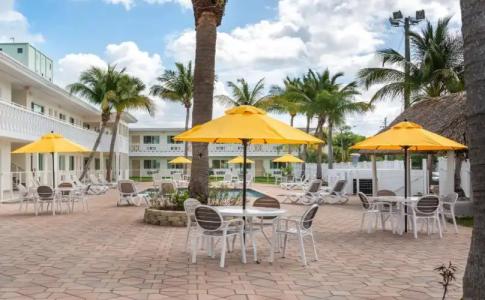 Downtown Hollywood Gardens Inn & Suites - 10