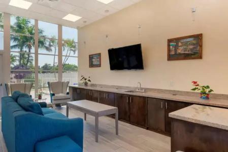 Downtown Hollywood Gardens Inn & Suites - 31