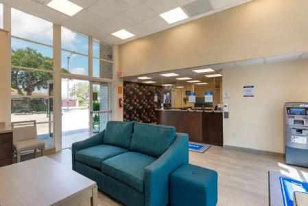 Downtown Hollywood Gardens Inn & Suites - 29