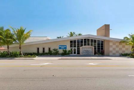 Downtown Hollywood Gardens Inn & Suites - 24