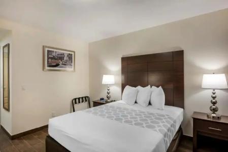 Downtown Hollywood Gardens Inn & Suites - 14