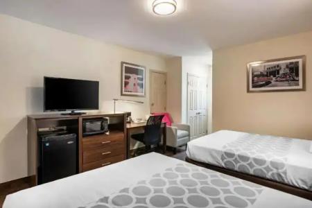 Downtown Hollywood Gardens Inn & Suites - 65