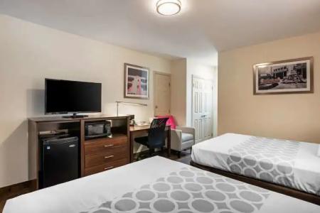 Downtown Hollywood Gardens Inn & Suites - 49