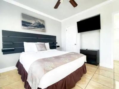 Hollywood Beach Blue Wave - 39