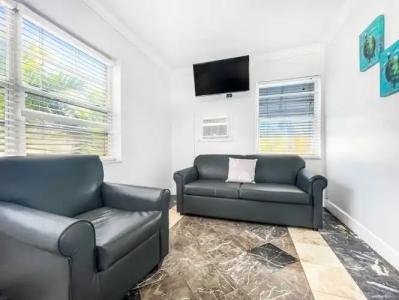 Hollywood Beach Blue Wave - 31