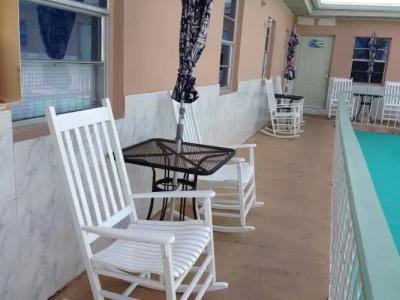 Hollywood Beach Blue Wave - 5