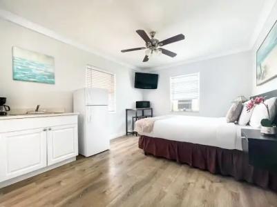 Hollywood Beach Blue Wave - 44