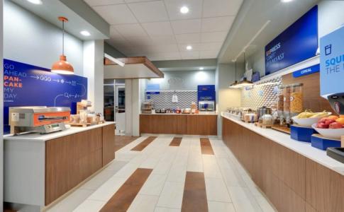 Holiday Inn Express & Suites DALLAS NW HWY - LOVE FIELD by IHG - 11