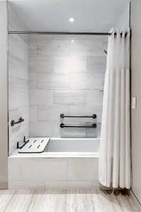 HALL Arts, Dallas, Autograph Collection - 77