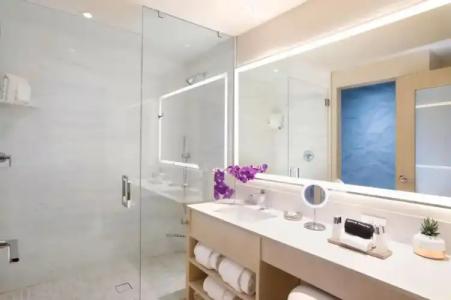 HALL Arts, Dallas, Autograph Collection - 55