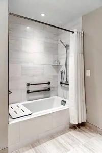 HALL Arts, Dallas, Autograph Collection - 78