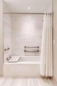 HALL Arts, Dallas, Autograph Collection - 61