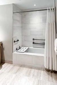 HALL Arts, Dallas, Autograph Collection - 76