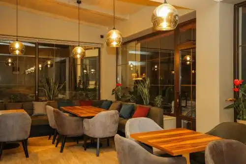 CHALET & Restauarant - 35