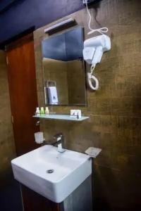 Pine Hill Residence - 25