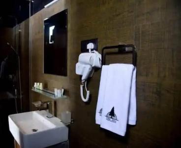 Pine Hill Residence - 9