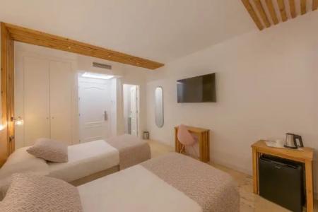 Boutique Sibarys - Adults Recommended - 36