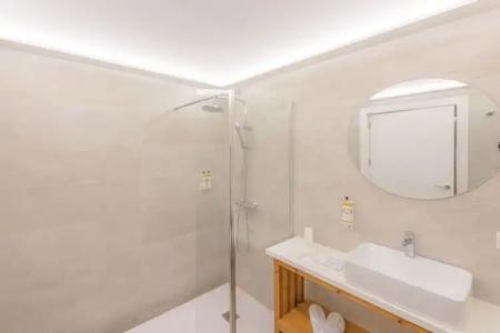 Boutique Sibarys - Adults Recommended - 57