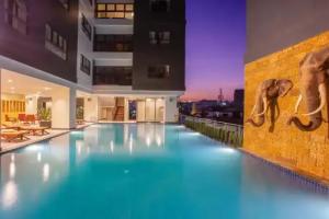 Hotels with heated pool