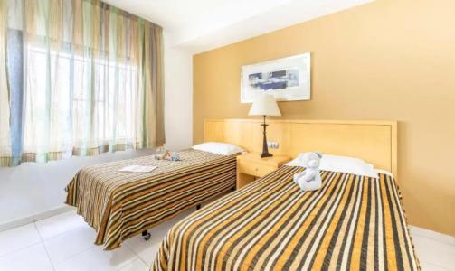 Hollywood Mirage - 28