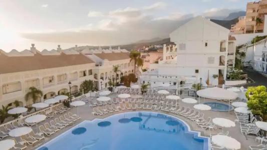 Hollywood Mirage - 26