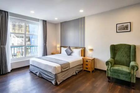 Emerald Central - 305