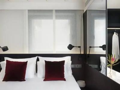 Yurbban Ramblas Boutique - 2