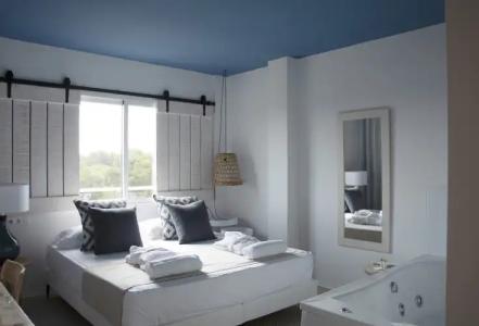 You & Co. Saler Beach Boutique - 5