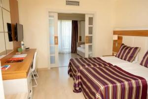 AQI Pegasos Royal Hotel, Avsallar