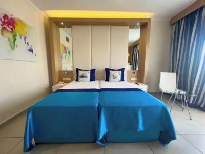 AQI Pegasos World - 80