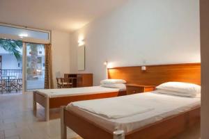 Coliseum Studios & Apartments, Pefki Rhodes