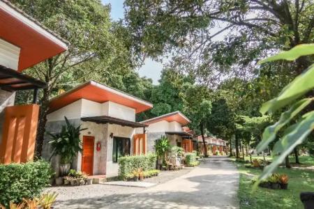 Baan Klang Suan Resort (บ้านกลางสวนรีสอร์ท) - 0