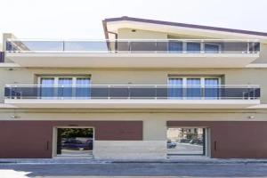 Charme Simon Bolivar, Noto