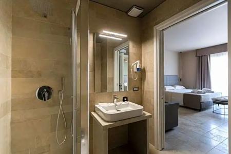 Charme Simon Bolivar - 50