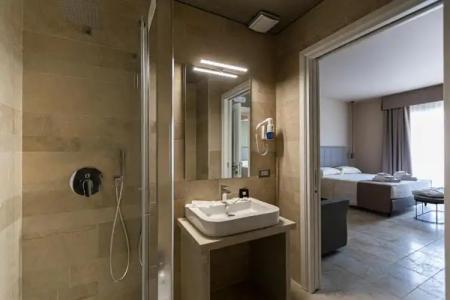 Charme Simon Bolivar - 54