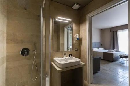 Charme Simon Bolivar - 36