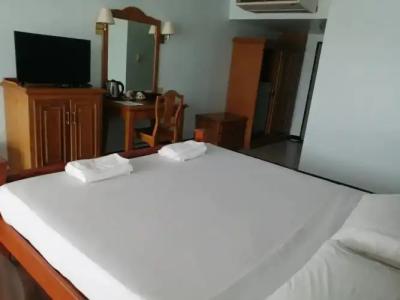Jansom Beach Resort - 1