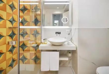 The Britannique, Curio Collection By Hilton - 109