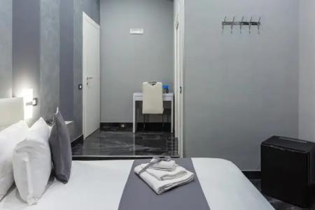 Bella Napoli Suites - 12