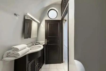 Pearl of Caldera Oia - Boutique by Pearl Collection - 31