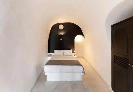 Pearl of Caldera Oia - Boutique by Pearl Collection - 80