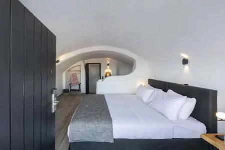 Pearl of Caldera Oia - Boutique by Pearl Collection - 111