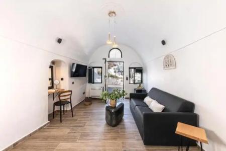 Pearl of Caldera Oia - Boutique by Pearl Collection - 99