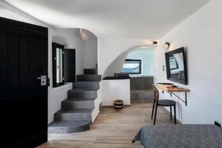 Pearl of Caldera Oia - Boutique by Pearl Collection - 128